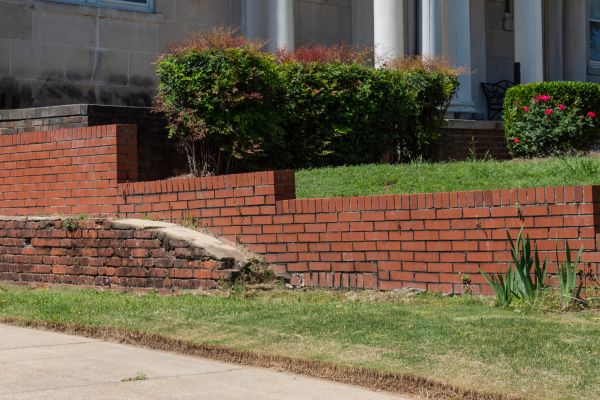 Retaining Wall Cleaning in Port Charlotte